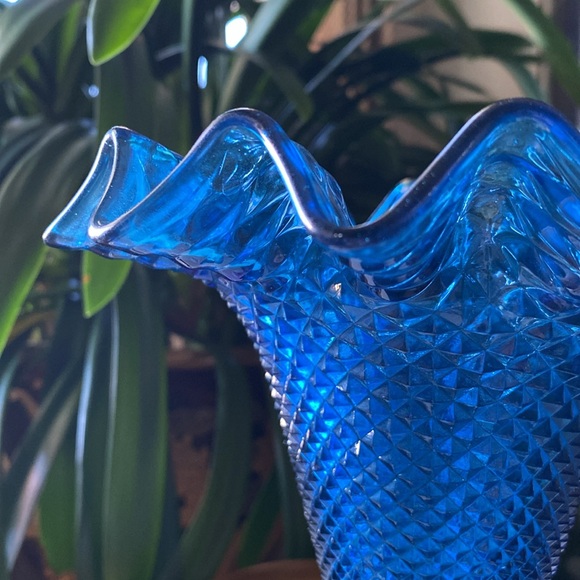 Vintage Ivima Made in Portugal Ruffled Diamond Point Glass Vase - Picture 4 of 7